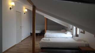 Отели типа «постель и завтрак» Belegania Villa Oarja Четырехместный номер с собственной ванной комнатой-1