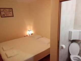Отели типа «постель и завтрак» Belegania Villa Oarja Двухместный номер с 1 кроватью или 2 отдельными кроватями и ванной комнатой-1