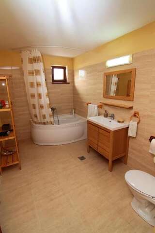 Отели типа «постель и завтрак» Belegania Villa Oarja Стандартный двухместный номер с 1 кроватью и общей ванной комнатой-5